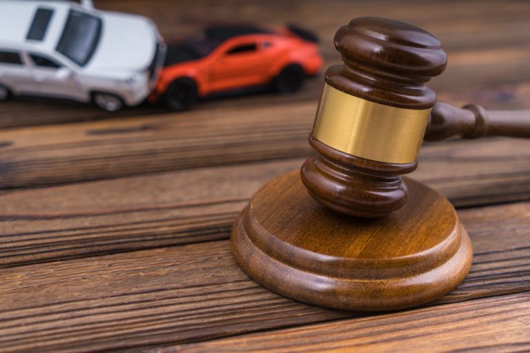 Gavel,Judge,And,Two,Colliding,Cars,,Accident,,Traffic,Accident.,Court